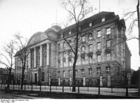 Archivo:Bundesarchiv Bild 183-2006-0217-502, Berlin, Reichsbahn-Zentralamt