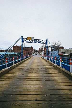 Archivo:Carroll Bridge Looking West