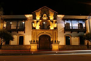 Archivo:Casa de la Libertad y el pasar del tiempo