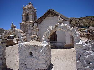 Archivo:Cosapilla Parinacota Province, Iglesia Virgen del Rosario