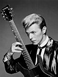 Archivo:David Bowie Ron Frazier 1977