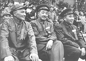 Archivo:Deng Xiaoping, He Long and Zhu De