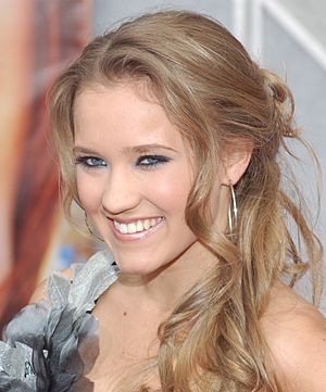 Archivo:Emily Osment 2009 (Cropped)