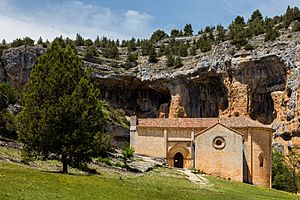 Archivo:Ermita de San Bartolomé, Parque Natural del Cañón del Río Lobos, Soria, España, 2017-05-26, DD 01