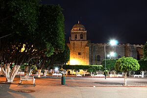 Archivo:Ex-convento Copándaro