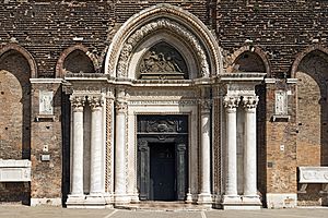 Archivo:Facade of Santi Giovanni e Paolo (Venice) - Portal