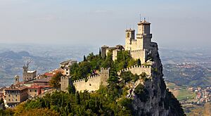 Archivo:Fortress of Guaita 2013-09-19