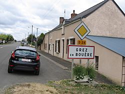 Grez-en-Bouère, entrée du village.jpg