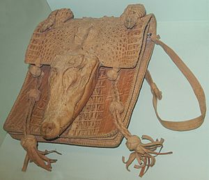 Archivo:Handbag of West African Dwarf Crocodile