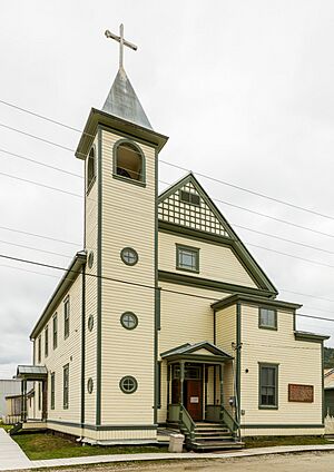 Archivo:Iglesia católica de Santa María, Dawson City, Yukón, Canadá, 2017-08-27, DD 34