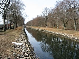 Archivo:Kanalen i Horten 20060415