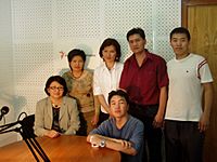 Archivo:Kyrgyz Foreign Minister Roza Otunbaeva at Radio Azattyk. 07.6.2005
