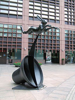 Archivo:Leaping Hare On Crescent And Bell, City of London