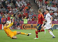 Archivo:Lloris Torres and Koscielny Spain-France Euro 2012