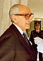 Manuel Gutiérrez Mellado conversa con el teniente general, Guillermo Quintana Lacaci (cropped)