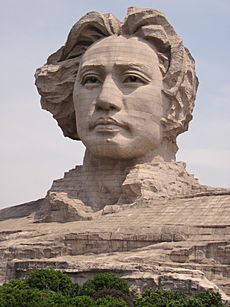 Archivo:Mao Zedong youth art sculpture 4