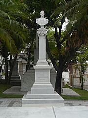 Archivo:Monumento al Gral. Francisco Robles