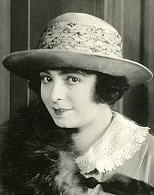 Mrs Reid Wallace, film actress (SAYRE 8587) (cropped).jpg
