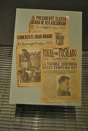 Archivo:Museo Nacional de la Revolución - Periódicos sobre la muerte de Álvaro Obregón