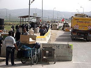 Archivo:Nablus checkpoint 2004