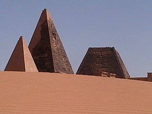 Archivo:Nubia pyramids1