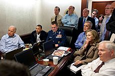 Archivo:Obama and Biden await updates on bin Laden