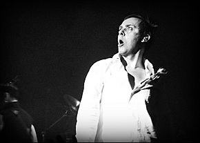 Archivo:Peter Murphy London February 3 2006 looking up