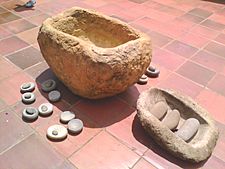 Archivo:Pilones de piedra cultura San Agustin del Huila, Colombia