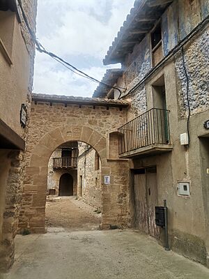 Archivo:Portada restaurada del acceso al castillo calatravo