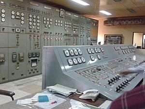 Archivo:Power plant control room