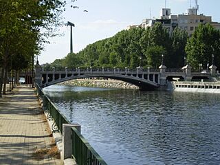 Puente de la Reina Victoria Manzanares.jpg