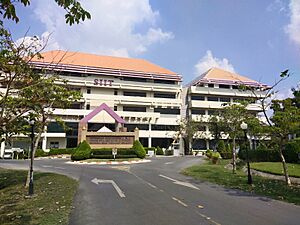 Archivo:SIIT rangsitMainBuilding 2565
