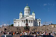 Archivo:Senate Square and Lutheran Cathedral in Helsinki