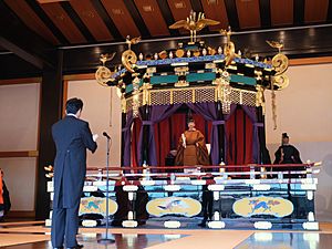 Archivo:Shinzō Abe at the Enthronement Ceremony of Emperor Naruhito
