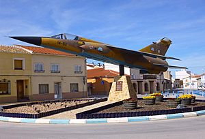 Archivo:Socuéllamos - Monumento al Mirage F1 (1)