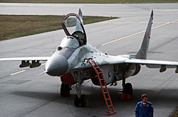 Archivo:Soviet MiG-29 DF-ST-99-04977