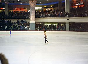 Archivo:Tonya Harding Olympic practice at Clackamas Town Center 1994 3