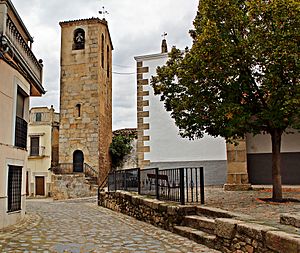 Archivo:Torre de la Iglesia Nuestra Señora de la Asunción en Ahigal