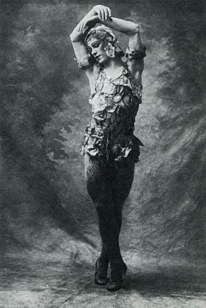 Archivo:Vaslav Nijinsky in Le spectre de la rose 1911 Royal Opera House