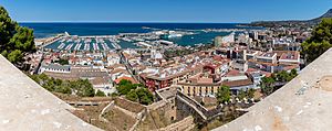 Archivo:Vista de Denia desde el castillo, España, 2022-07-13, DD 16-23 PAN