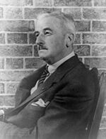 Archivo:William Faulkner 1954 (2) (photo by Carl van Vechten)