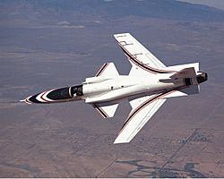 Archivo:X-29 in Banked Flight