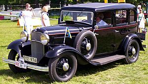 Archivo:1932 Ford Model 18 160 De Luxe Fordor Sedan EYZ976