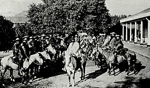 Archivo:Administrados, capataces y vaqueros de una Hacienda 1903