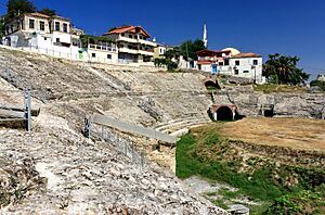 Archivo:Amfiteatr rzymski w Durrës 1