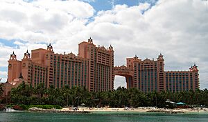 Archivo:Atlantis Paradise Island Hotel edit