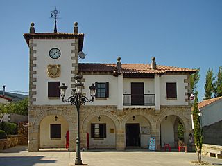 Ayuntamiento de Navarredonda y San Mamés.jpg