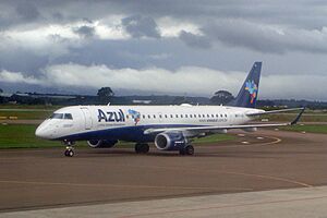 Archivo:Azul CWB 4866 03 2009