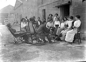 Archivo:Baldomer Gili Roig. Gent conversant al carrer (Tarragona), c.1900