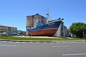 Archivo:Barco Alfageme na rotonda de Coia, Vigo (4)